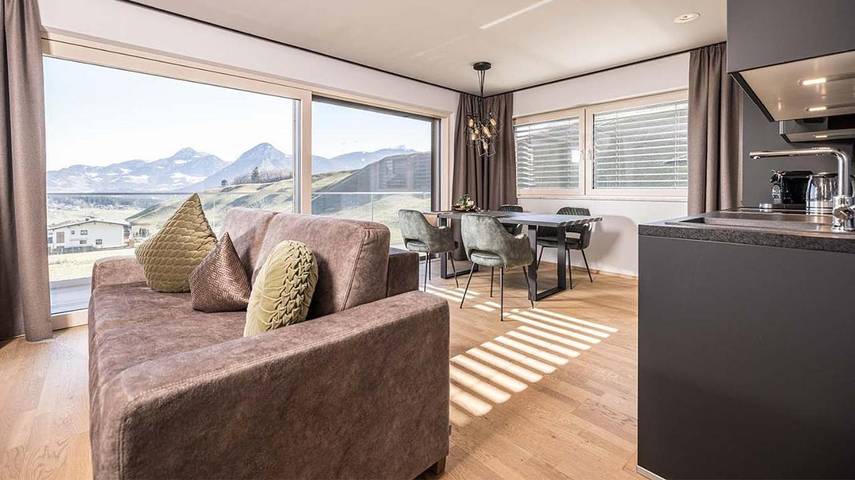 Gîte pour 4 personnes, avec vue et balcon à Wiesing