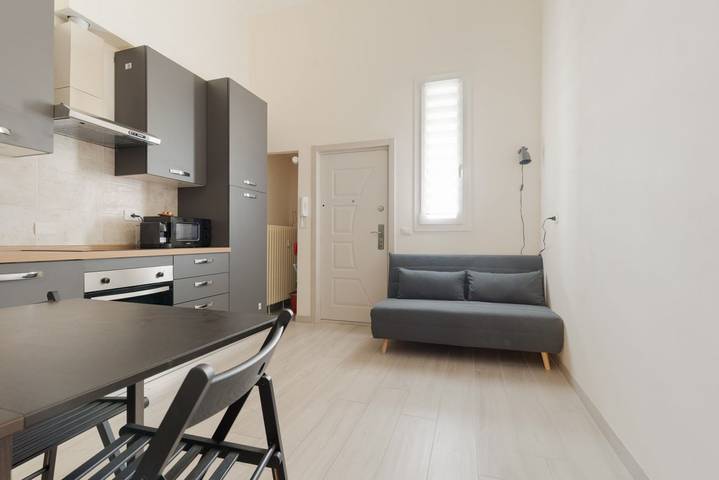 Appartamento intero, Guesthost - Cozy Loft with Mezzanine Milan in Milano, Provincia di Milano