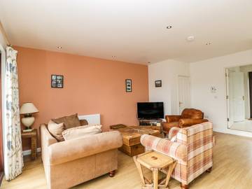 Lodge for 4 People in Powys, Mid-Wales, Photo 3