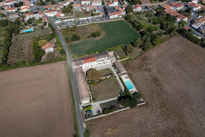 Gîte pour 2 personnes, avec balcon ainsi que vue et piscine dans La Devise - 2