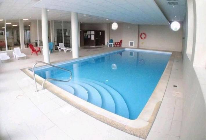 Gîte pour 5 personnes, avec terrasse et piscine ainsi que sauna et vue, animaux acceptés dans Plage Trez-Hir - 2