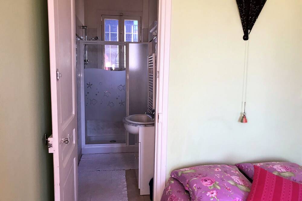 Roses,Haus der Jahrhundertwende 100 Meter vom Meer entfernt in Pourville-sur-Mer, Hautot-sur-Mer