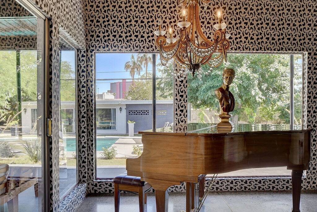 1,3 Mile To Strip & D. Stadt Nicholas Cage Ehemalig Resedency Gated Estate in Las Vegas, Nevada