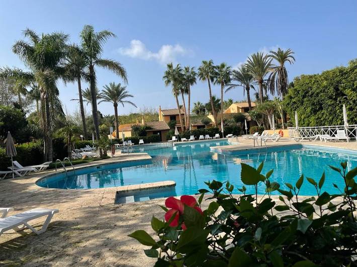 Location de vacances pour 4 personnes, avec jardin et bassin pour enfant ainsi que piscine et vue dans Son Xoriguer