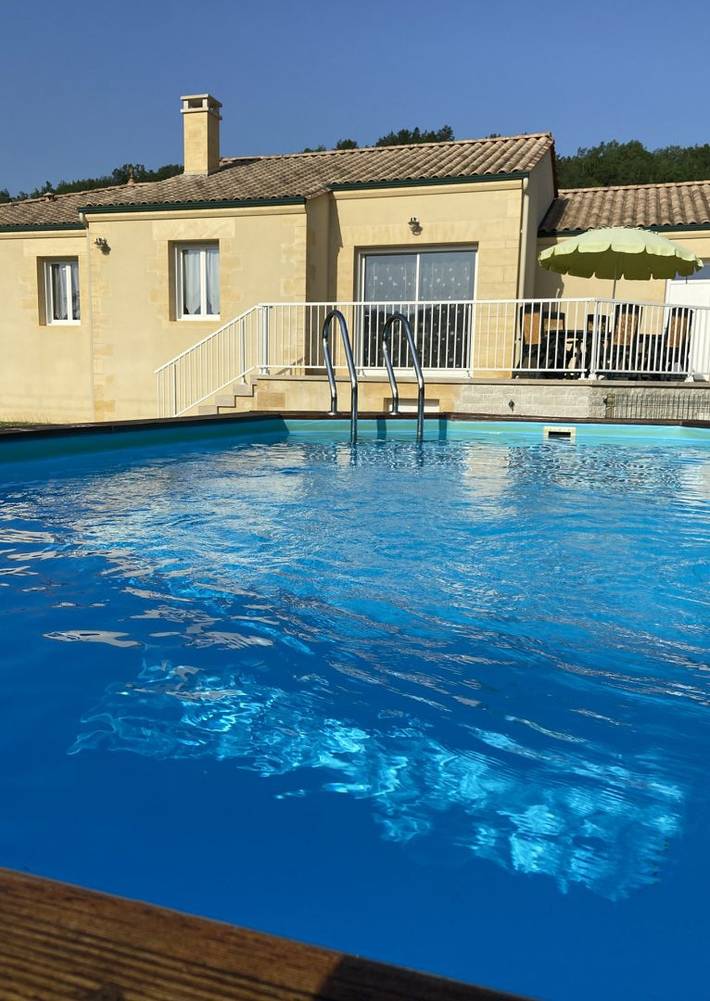 Gîte pour 6 personnes, avec balcon ainsi que jardin et piscine