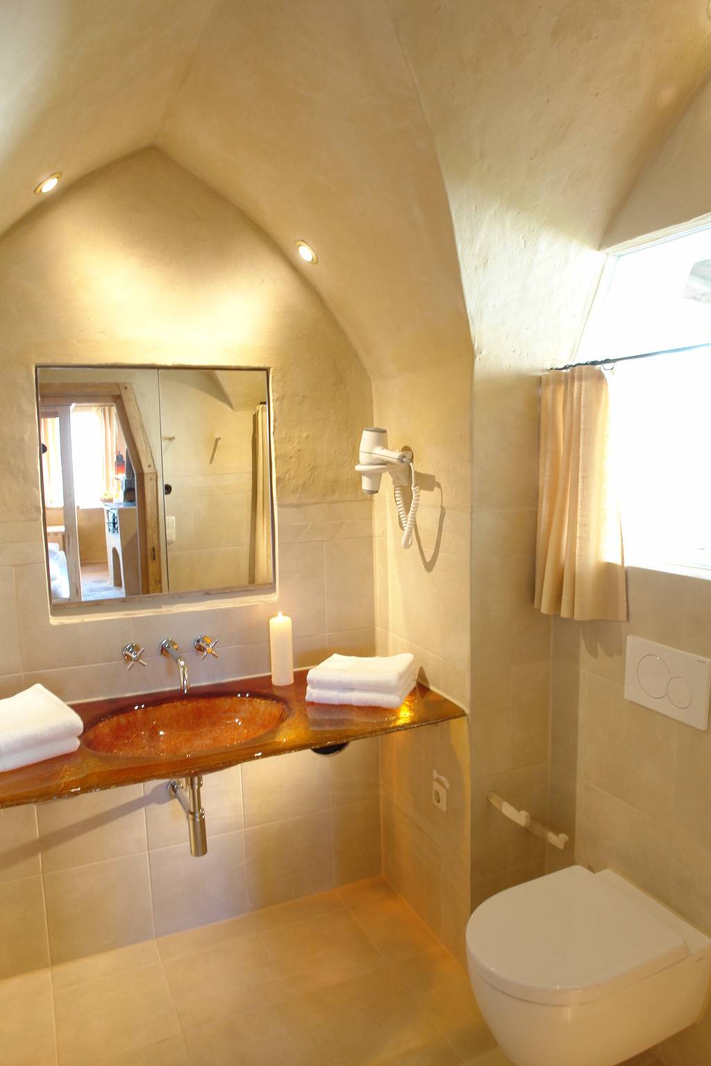 Ganze Ferienwohnung, Hofmarkstubn im Turm zu Schloss Schedling in Trostberg, Landkreis Traunstein