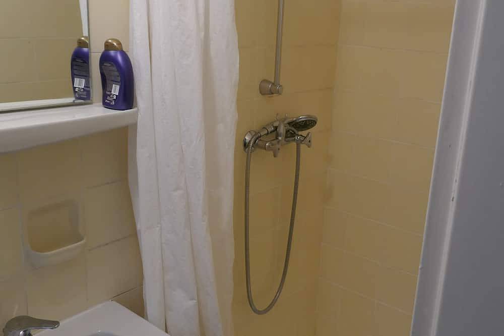 Ganze Wohnung, Privatzimmer im Souterrain mit überdachter Terasse in Karlsruhe, Rheinebene