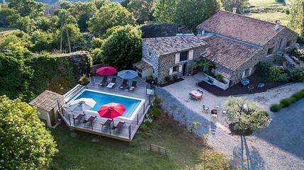 Chambre d’hôte pour 2 personnes, avec jardin et piscine en Ardèche