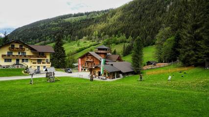 Ferienwohnung für 2 Personen, mit Ausblick und Garten, kinderfreundlich in Schladming-Dachstein