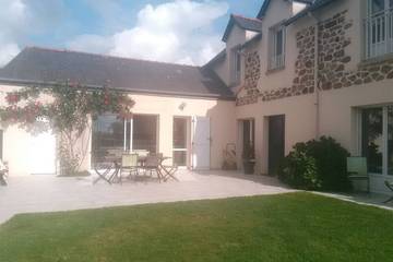 Location de vacances pour 8 personnes, avec jardin et terrasse à Irodouër