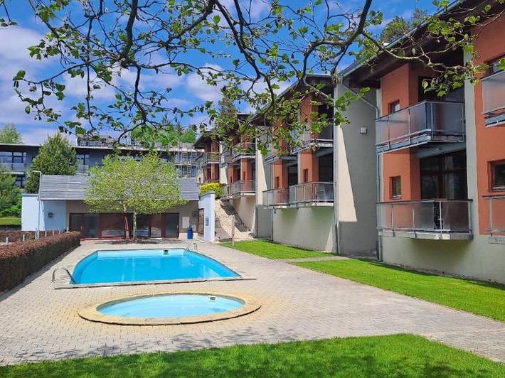 Ferienwohnung für 4 Personen, mit Ausblick und Balkon sowie Sauna und Pool in Lipno