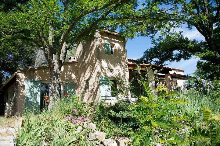 Location de vacances pour 5 personnes, avec Terrasse et Jardin à Beaurecueil