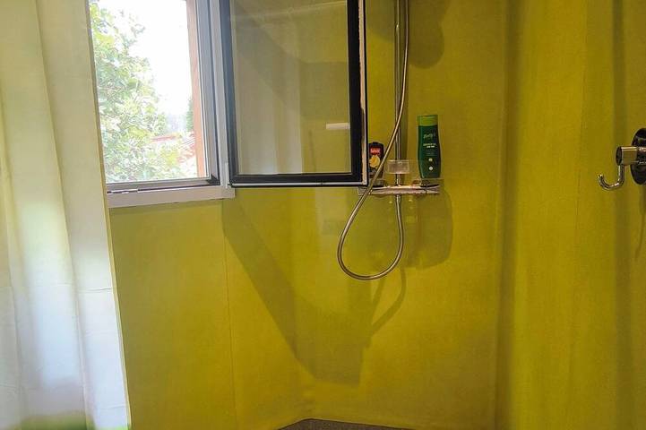 Apartamento entero, Very pleasant, quiet, bright, spacious studio set in a lovely wooded garden in Pluneret, Côte des Mégalithes