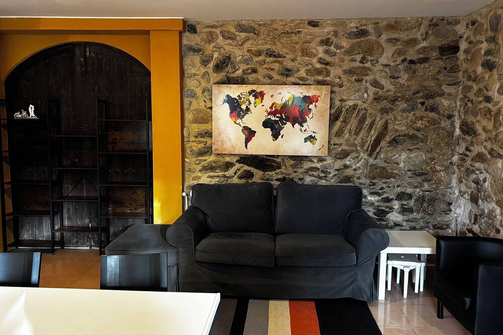 Entire apartment, Can Jenot - Studio 1 in Rabós, Upper Empordà