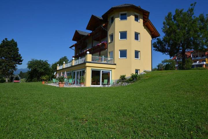 BnB für 2 Personen, mit Garten und Ausblick sowie Balkon in Villach