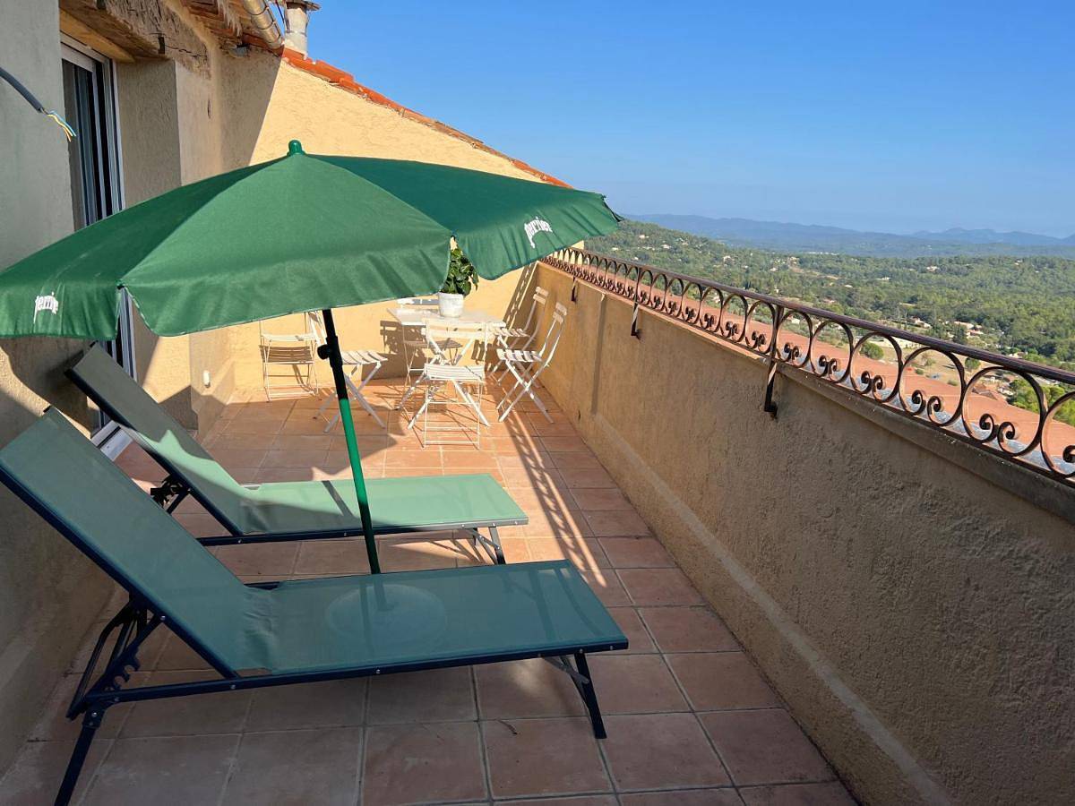 Appartement entier, One-Bedroom Apartment in Seillans, Région de Draguignan