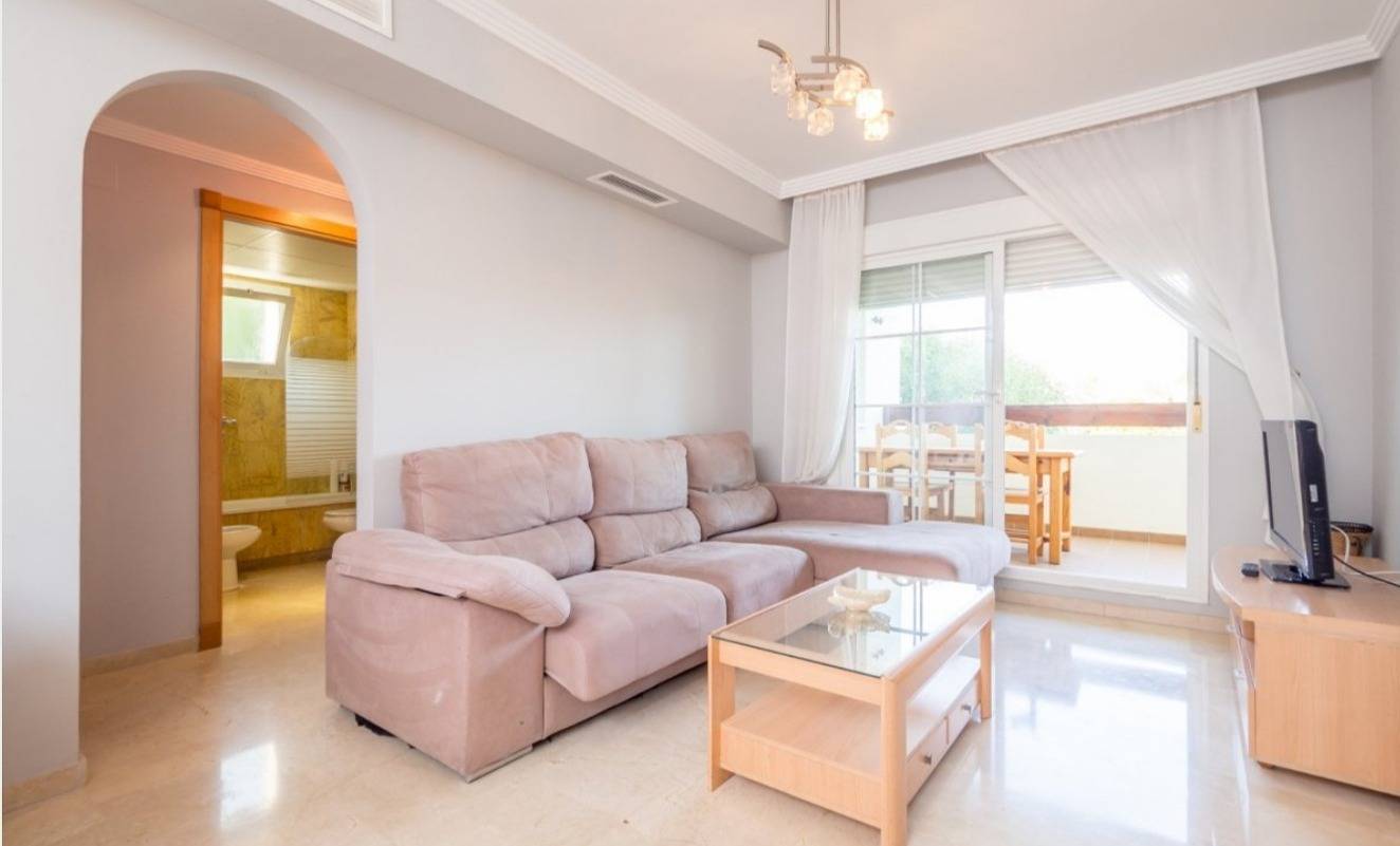 Entire apartment, Holiday Apartment with Wi-Fi, Terrace,  Shared Pool & Garden; Parking Available in Torrequebrada, Benalmádena