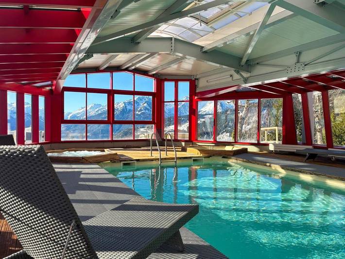 Hôtel pour 2 personnes, avec jacuzzi et bassin pour enfant ainsi que piscine et jardin à Saint-François-Longchamp