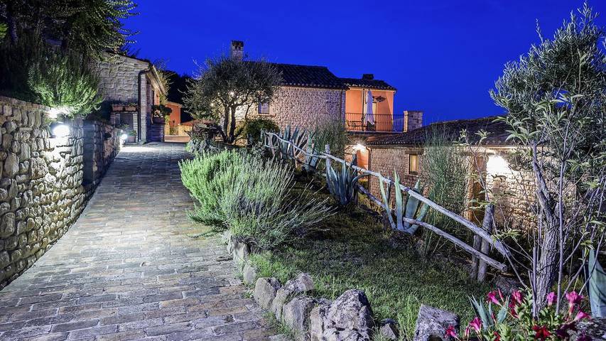 Ferienwohnung für 3 Personen, mit Pool und Garten