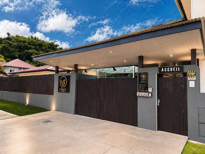 Appart’hôtel pour 2 personnes, avec jardin ainsi que vue et piscine - 1