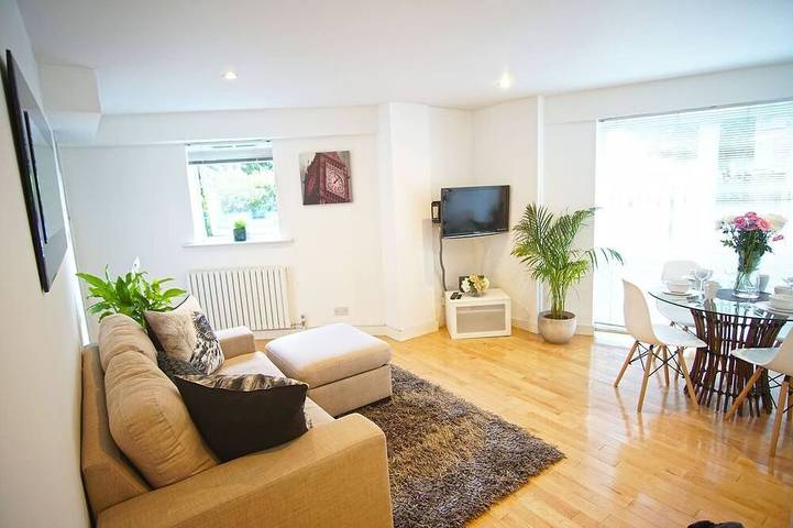 Glamping for 5 people, with balcony and garden in London