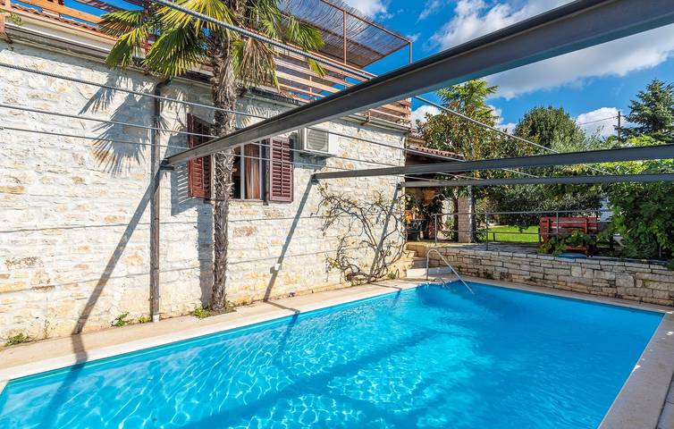 Ganze Wohnung, Ferienwohnung Peresiji Aua mit Pool in Svetvinčenat, Zentralistrien