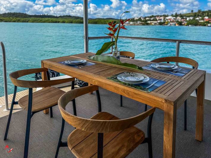 Bateau pour 4 personnes, avec jacuzzi et balcon/terrasse, adapté aux familles dans Pointe du Bout - 2