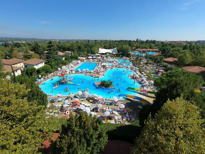 Resort per 7 persone, con Idromassaggio e Piscina per bambini nonché Piscina al Nord Italia