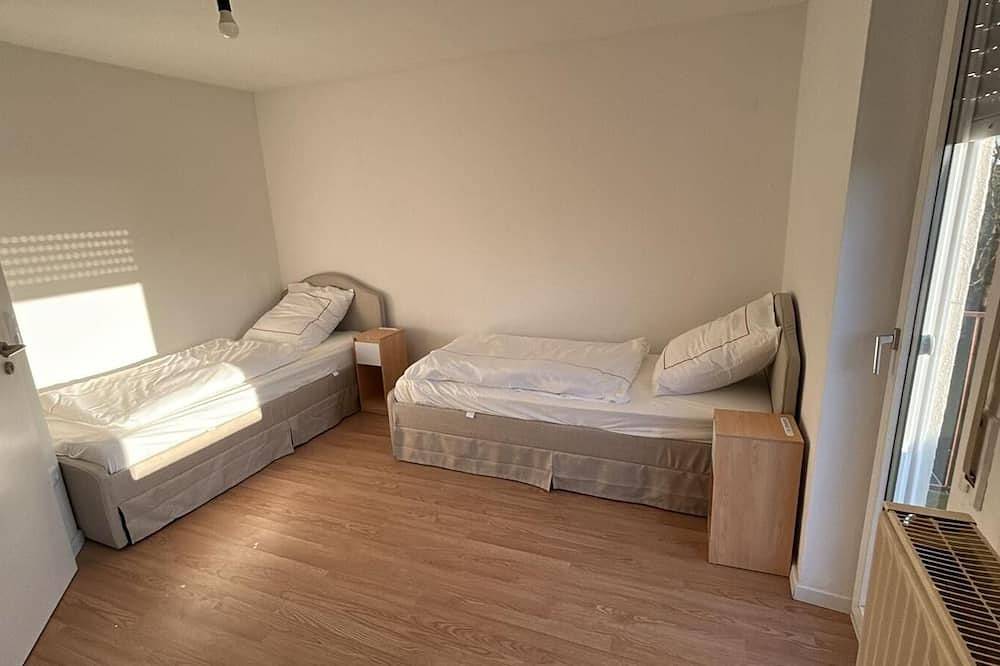 Ganze Wohnung, For workers in Kötz/Günzburg: 4 beds | A8 | Garage in Kötz, Bayerisch Schwaben
