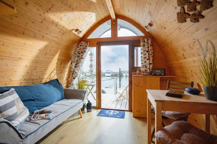Boot für 2 Personen, mit Terrasse und Ausblick in Stralsund