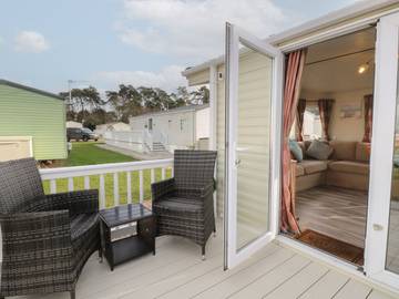 Bungalow for 6 People in Great Yarmouth, Norfolk, Photo 2