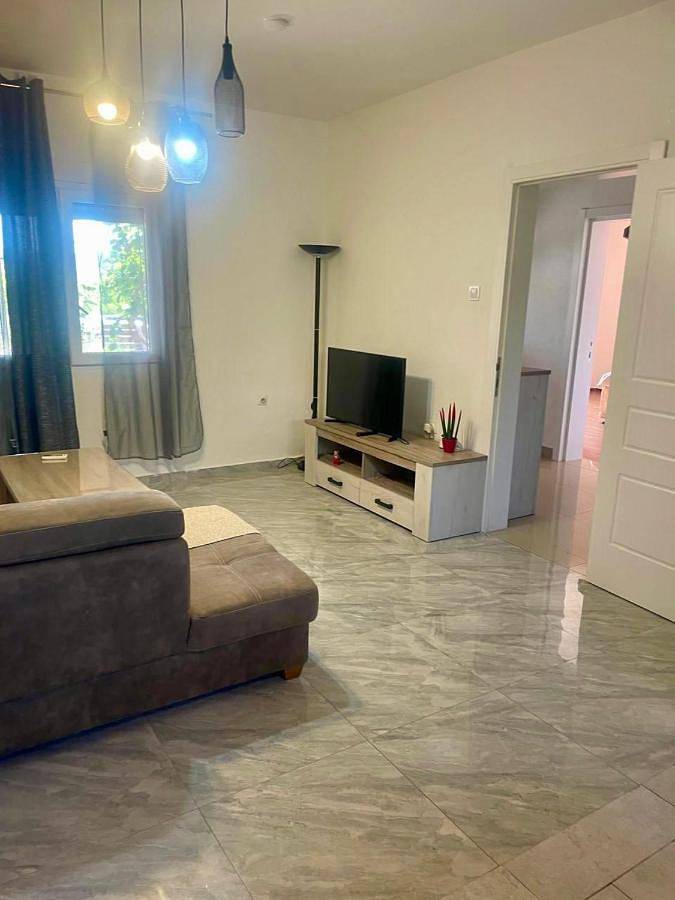 Location de vacances pour 6 personnes, avec piscine et vue ainsi que jardin et terrasse dans Bar - 2