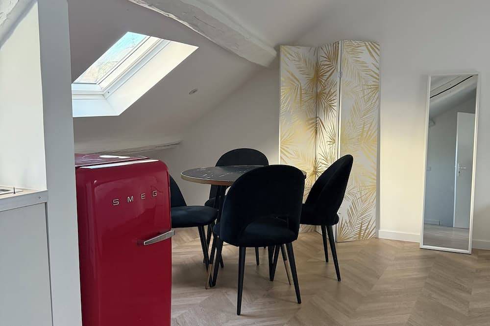 Entire apartment, Studio in the heart of downtown Rambouillet/ Wi-Fi in Rambouillet, Yvelines