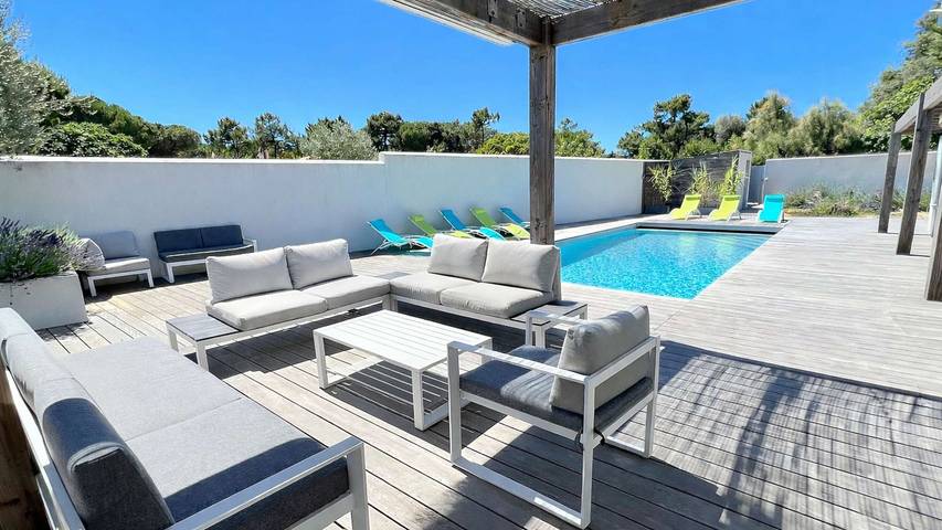 Gîte pour 10 personnes, avec piscine et jardin dans Plage des Grenettes