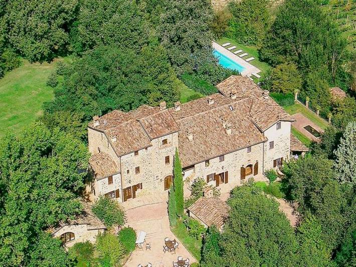 Casale per 6 persone, con giardino e terrazza nonché piscina in Umbria
