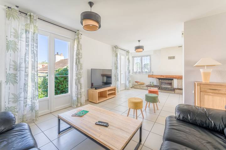 Location de vacances pour 8 personnes, avec Balcon et Jardin dans Beautour