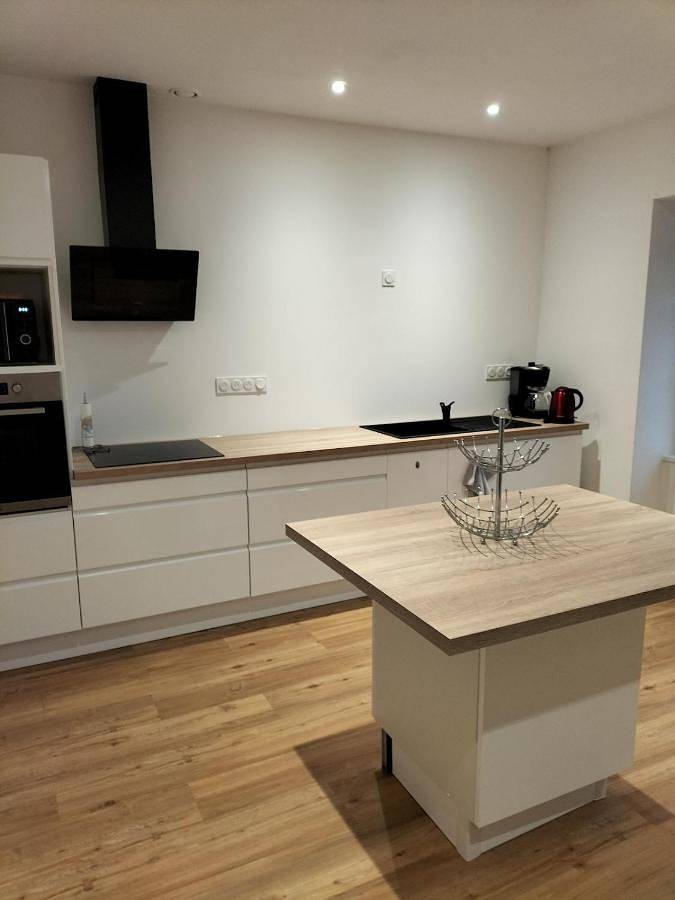 Location de vacances pour 8 personnes, avec Terrasse ainsi que Jardin et Vue à Chantonnay