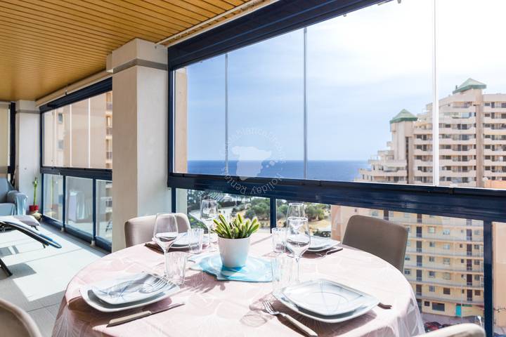 Ferieleilighet for 4 personer, med sjøutsikt og terrasse i tillegg til barnebasseng i Calpe