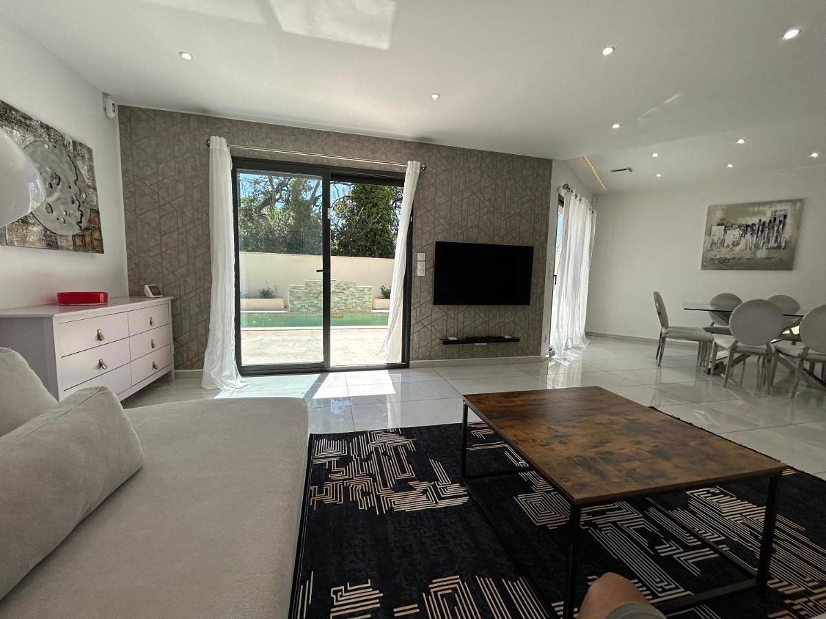Villa with Private Pool in Orange, Vaucluse