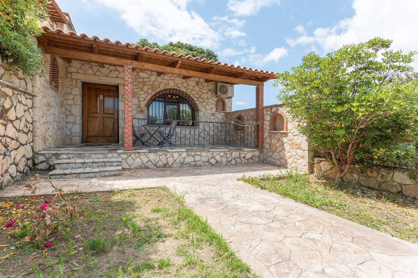 Villa 'Violeta' met Uitzicht op Zee, Wifi en Airconditioning in Keri, Laganas