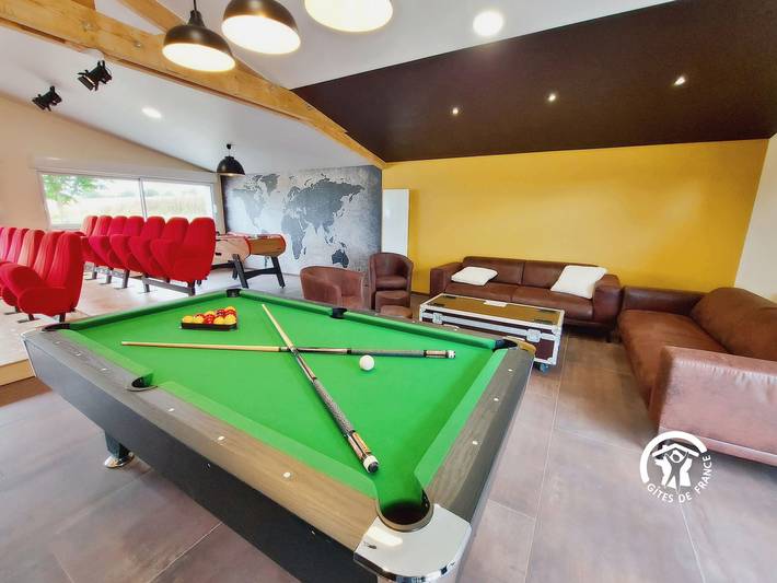 Gîte pour 10 personnes, avec Terrasse ainsi que Jacuzzi et Jardin à Saint-Denis-d'Orques