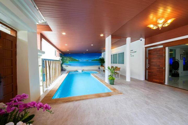 Villa für 13 Personen, mit Pool und Garten in Phuket
