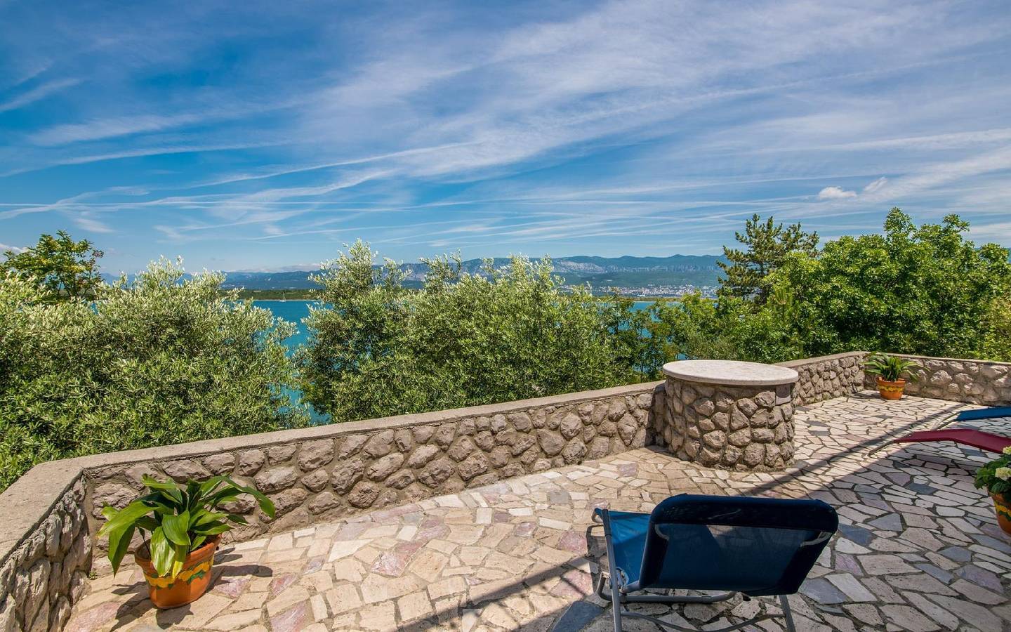 Ganze Ferienwohnung, Ferienwohnung für 4-5 Personen mit Terasse und herrlichem Meerblick in Klimno, Krk