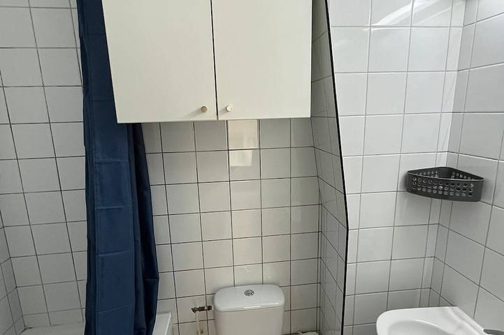 Entire apartment, Simple, affordable studio apartment near Paris in Clichy, Hauts-de-Seine