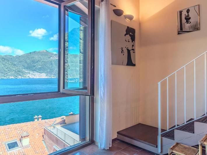 Gîte pour 4 personnes, avec Terrasse et Jardin ainsi que Piscine et Vue sur le lac à Schignano - 2
