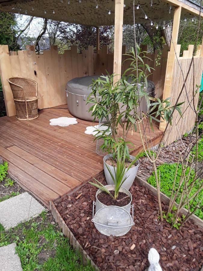 Chambre d’hôte pour 5 personnes, avec Jacuzzi et Terrasse ainsi que Jardin et Vue