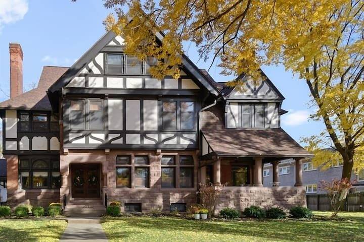 Vacation rental for 8 people, with yard, with pets in Rochester