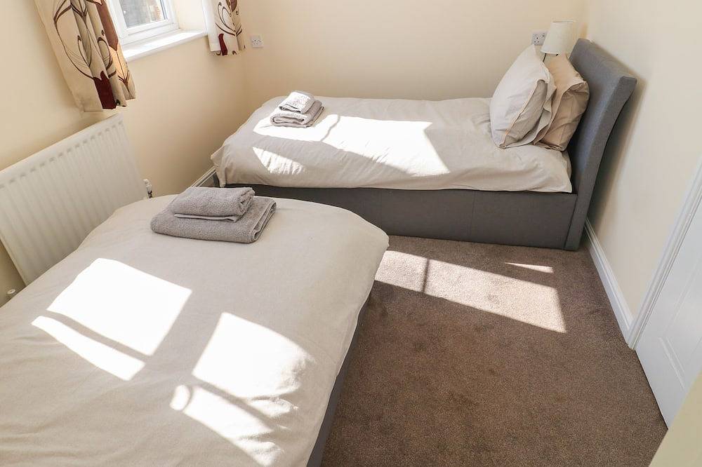 66 Dale Grove, pet friendly, character holiday cottage in Leyburn in Leyburn, North Yorkshire