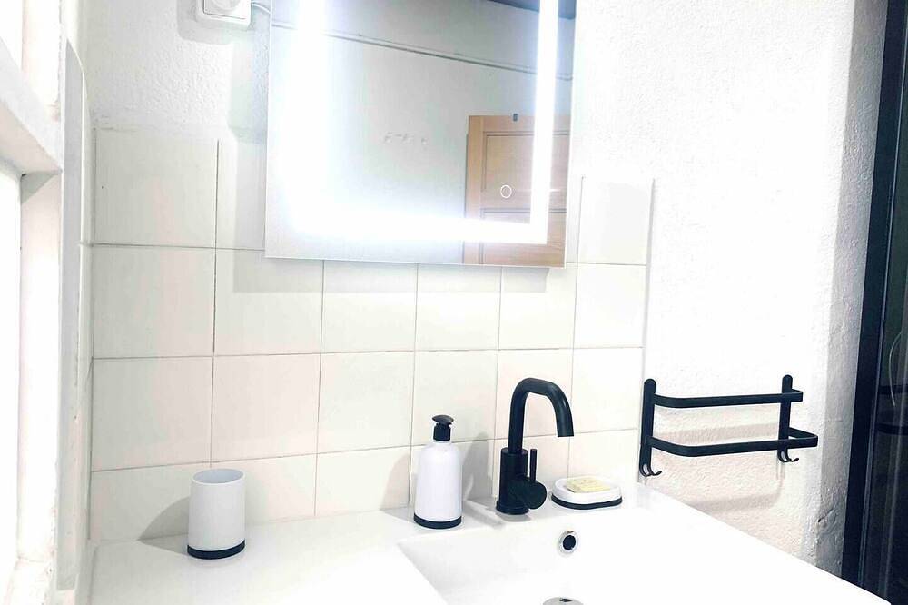 Appartement entier, Au Ciel du Forez (tiny appart' avec spa sur rooftop) in Saint-Bonnet-le-Courreau, Montbrison