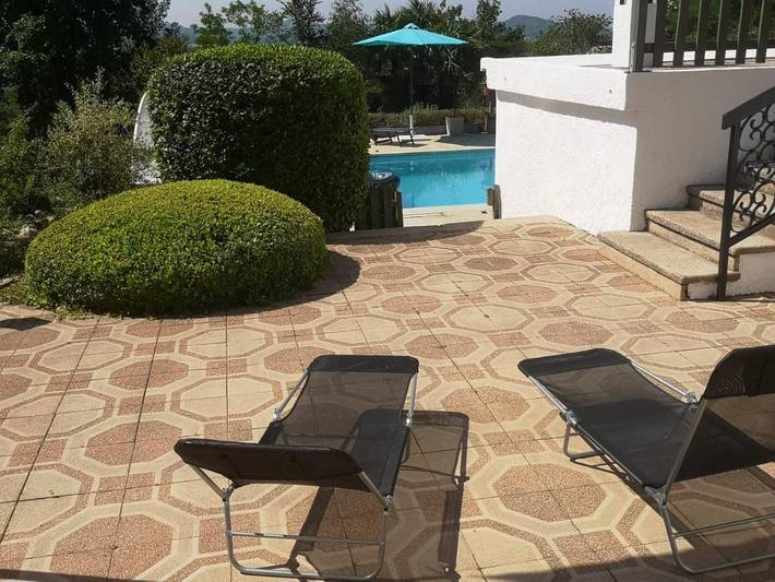 Location de vacances pour 2 personnes, avec piscine et terrasse ainsi que vue et jardin, animaux acceptés à Châteauneuf-de-Galaure - 3